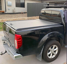 Load image into Gallery viewer, NISSAN NAVARA (2005-2014) D40 LOCKABLE ROLLER UTE TRAY COVER