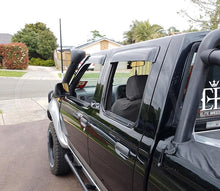 Load image into Gallery viewer, Bonnet Protector, Weathershields For Nissan Navara D22 10/2001-15 Visors
