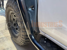 Load image into Gallery viewer, OCAM Heavy Duty Steel Side Steps &amp; Brush Bars for Toyota Hilux N70 2005-15 Dual Cab
