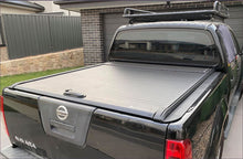 Load image into Gallery viewer, NISSAN NAVARA (2005-2014) D40 LOCKABLE ROLLER UTE TRAY COVER
