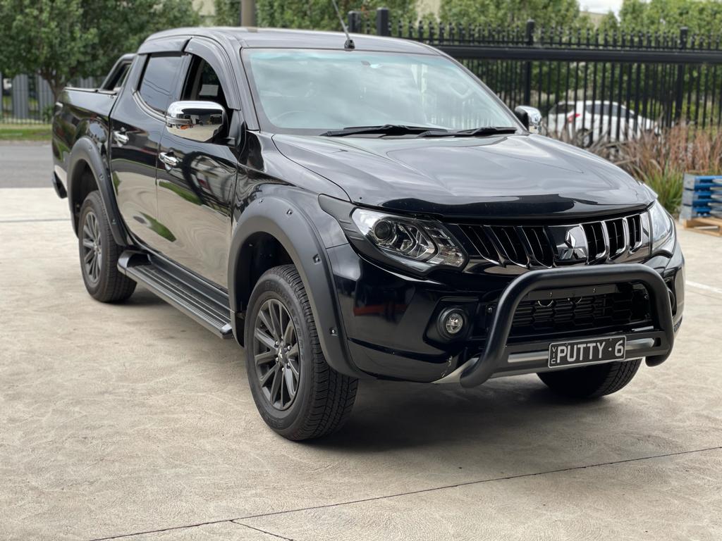 JUNGLE FLARES OFF ROAD GUARDS TO SUIT MITSUBISHI TRITON MQ 2015-2018 BLACK